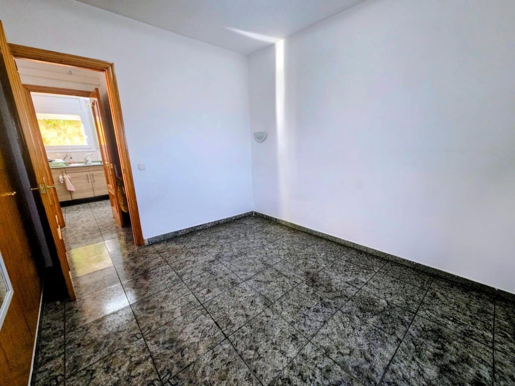 4 soveværelse Villa til salg i Lloret de Mar med garage - € 420.000 (Ref: 9595856)