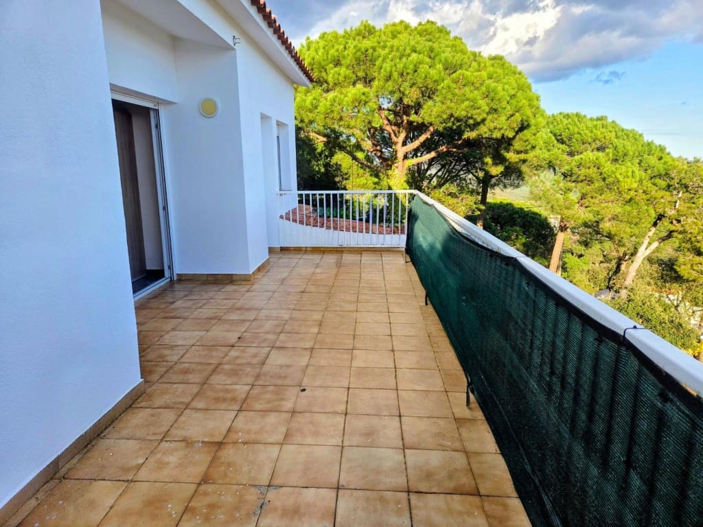 4 soveværelse Villa til salg i Lloret de Mar med garage - € 420.000 (Ref: 9595856)