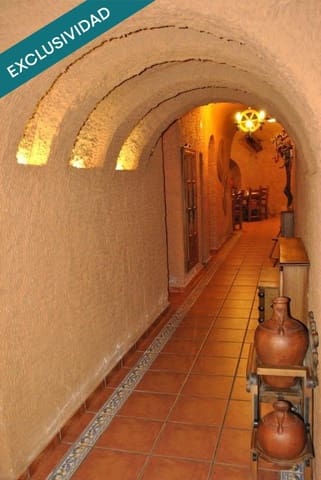 Commercial for sale in Valdevimbre - € 400,000 (Ref: 9595861)