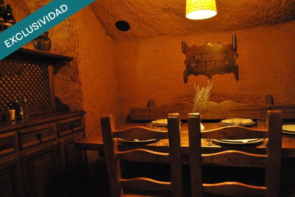 Commercial for sale in Valdevimbre - € 400,000 (Ref: 9595861)