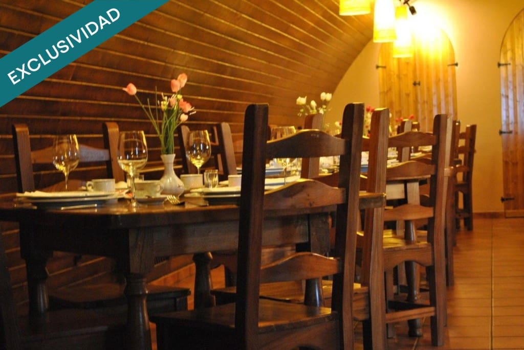 Commercial for sale in Valdevimbre - € 400,000 (Ref: 9595861)