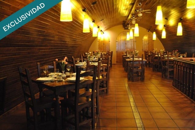 Commercial for sale in Valdevimbre - € 400,000 (Ref: 9595861)