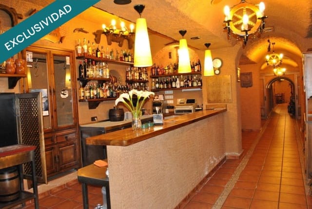 Commercial for sale in Valdevimbre - € 400,000 (Ref: 9595861)