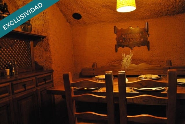 Commercial for sale in Valdevimbre - € 400,000 (Ref: 9595861)