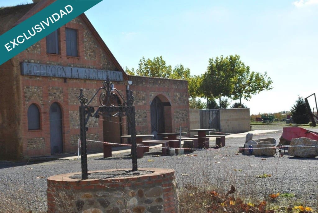Commercial for sale in Valdevimbre - € 400,000 (Ref: 9595861)