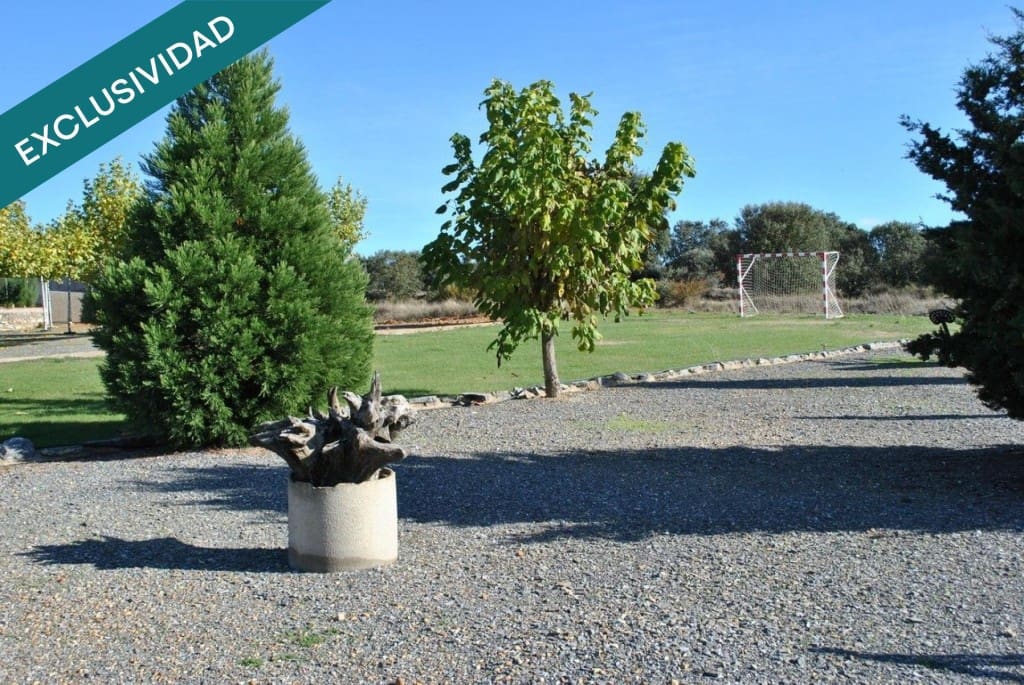 Commercial for sale in Valdevimbre - € 400,000 (Ref: 9595861)