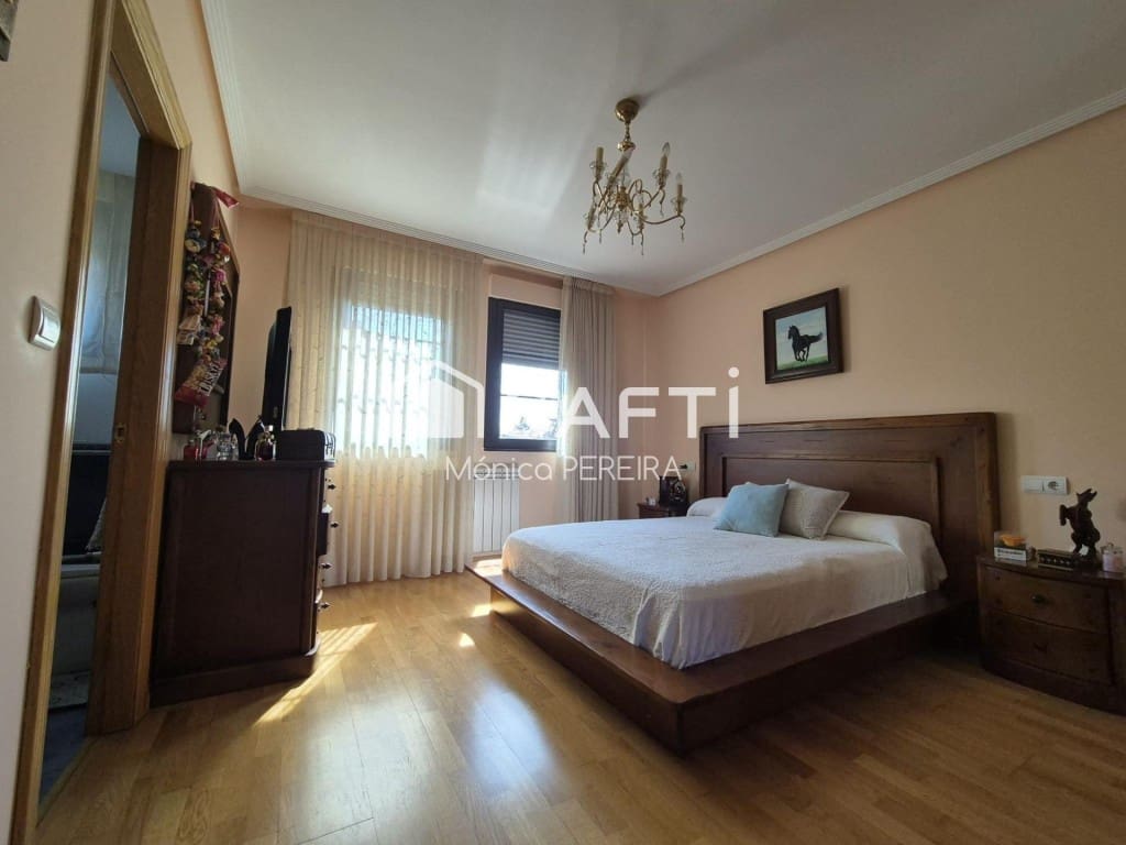 4 soverom Rekkehus til salgs i San Andres del Rabanedo med garasje - € 332 000 (Ref: 9595882)