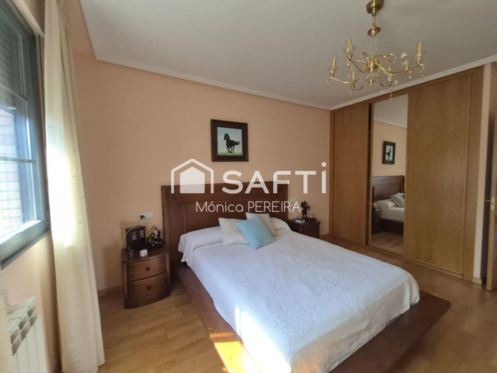 4 soverom Rekkehus til salgs i San Andres del Rabanedo med garasje - € 332 000 (Ref: 9595882)