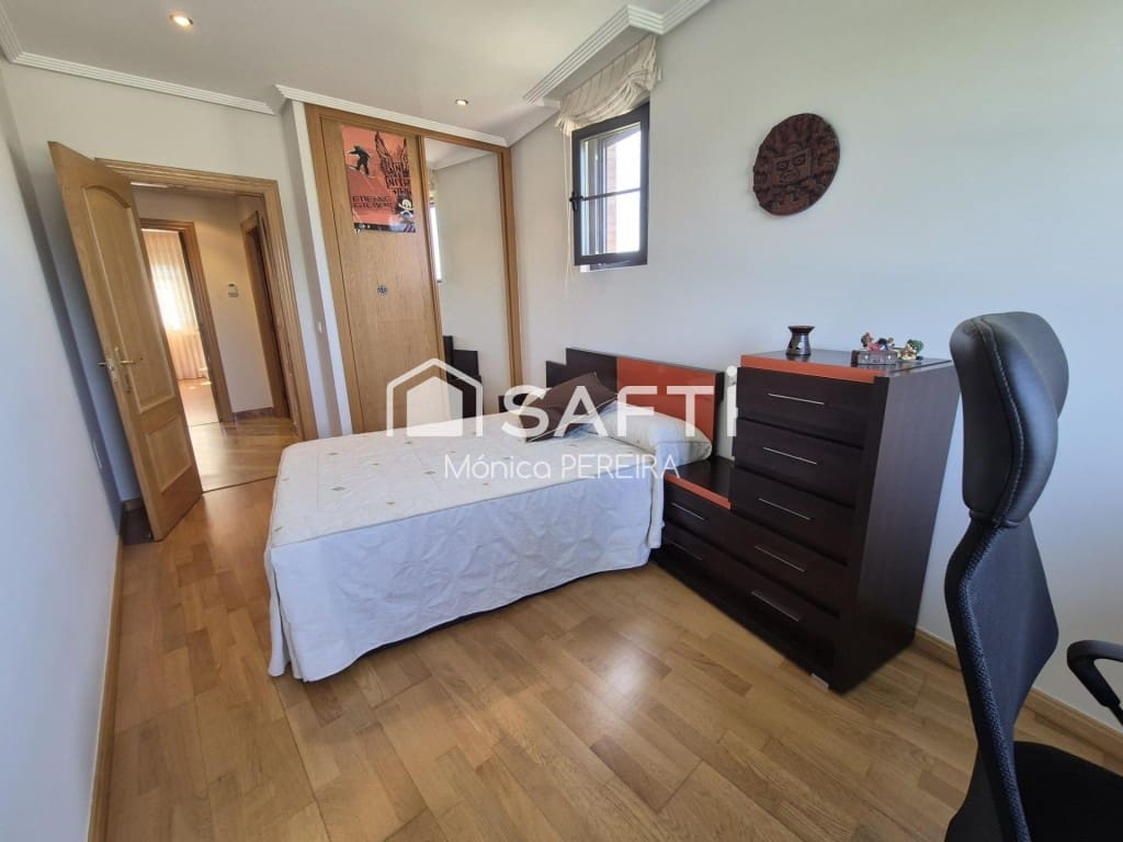 4 soverom Rekkehus til salgs i San Andres del Rabanedo med garasje - € 332 000 (Ref: 9595882)