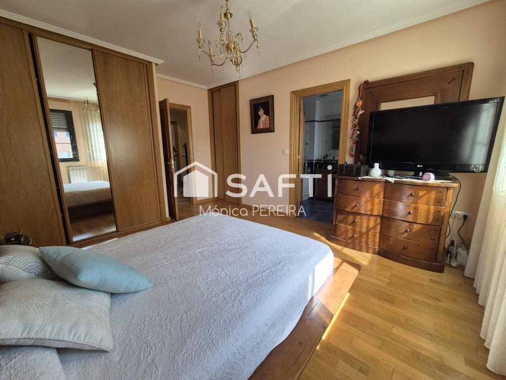 4 soverom Rekkehus til salgs i San Andres del Rabanedo med garasje - € 332 000 (Ref: 9595882)