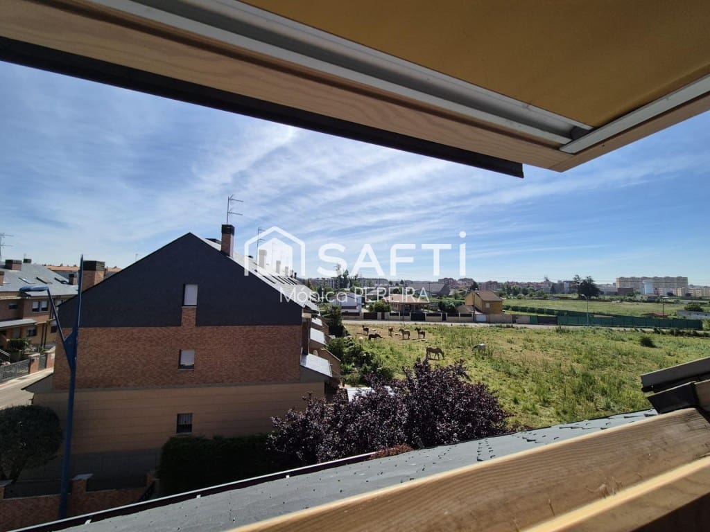 4 soverom Rekkehus til salgs i San Andres del Rabanedo med garasje - € 332 000 (Ref: 9595882)