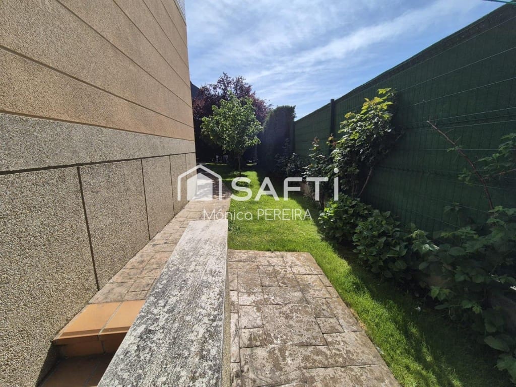 4 soverom Rekkehus til salgs i San Andres del Rabanedo med garasje - € 332 000 (Ref: 9595882)