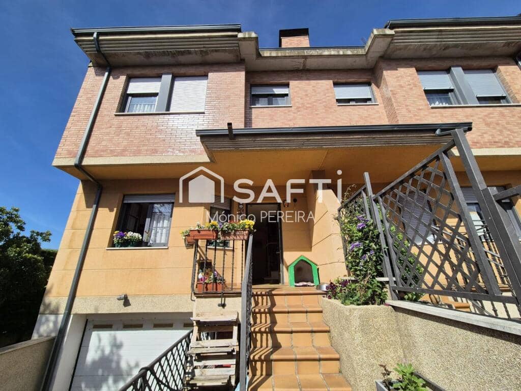 4 bedroom Terraced Villa for sale in San Andres del Rabanedo with garage - € 332,000 (Ref: 9595882)