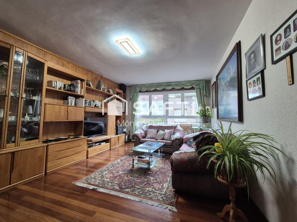 10 bedroom Villa for sale in Leon city with garage - € 427,500 (Ref: 9595883)