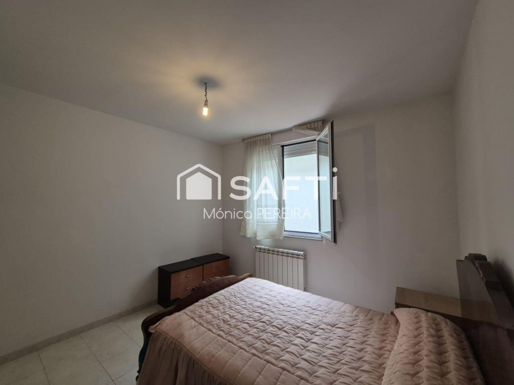 10 bedroom Villa for sale in Leon city with garage - € 427,500 (Ref: 9595883)