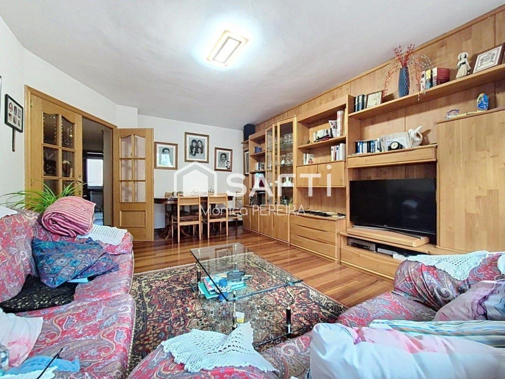 10 bedroom Villa for sale in Leon city with garage - € 427,500 (Ref: 9595883)