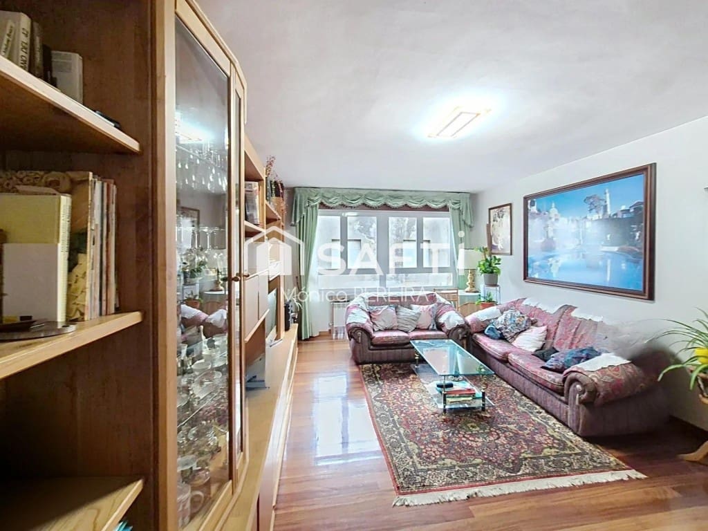 10 bedroom Villa for sale in Leon city with garage - € 427,500 (Ref: 9595883)