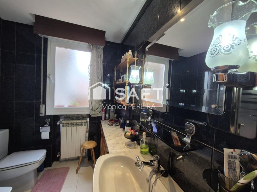 10 bedroom Villa for sale in Leon city with garage - € 427,500 (Ref: 9595883)