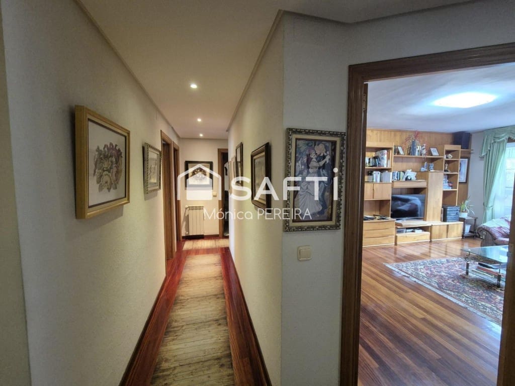 10 bedroom Villa for sale in Leon city with garage - € 427,500 (Ref: 9595883)