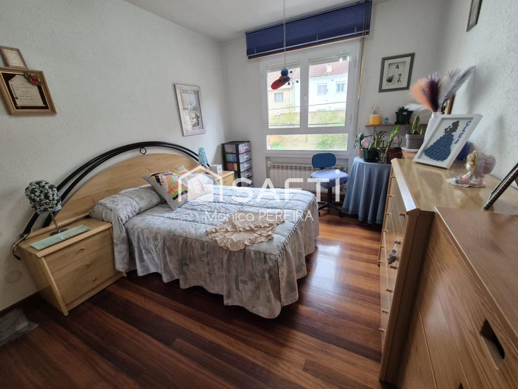 10 bedroom Villa for sale in Leon city with garage - € 427,500 (Ref: 9595883)