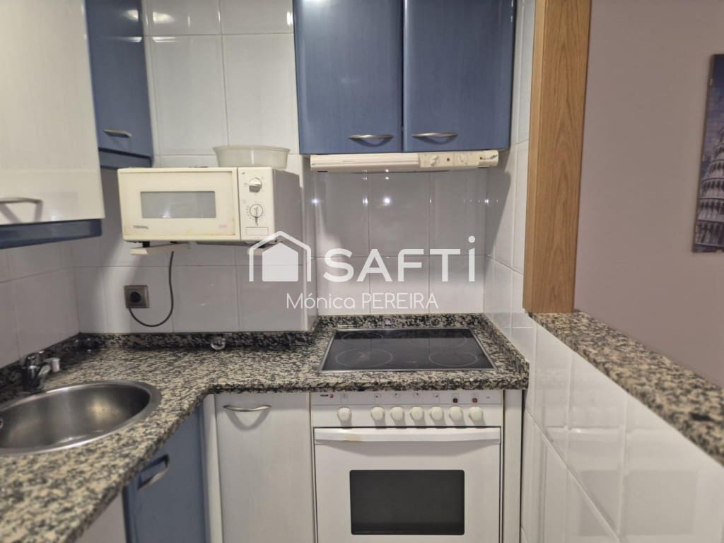 10 bedroom Villa for sale in Leon city with garage - € 427,500 (Ref: 9595883)