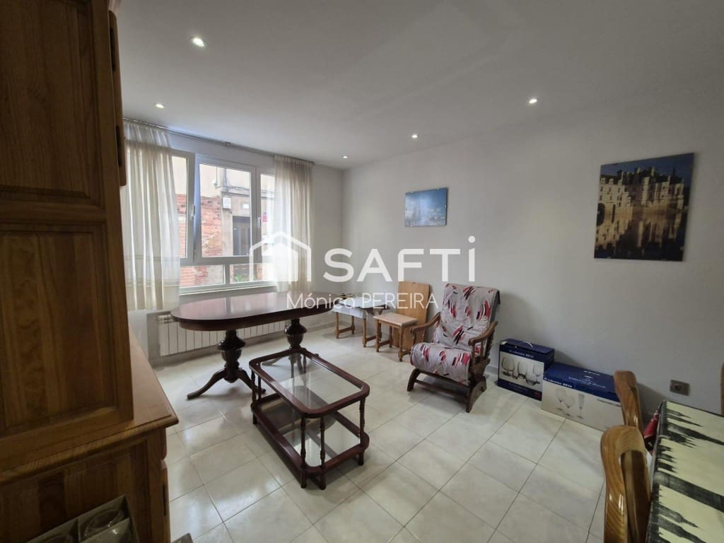 10 bedroom Villa for sale in Leon city with garage - € 427,500 (Ref: 9595883)