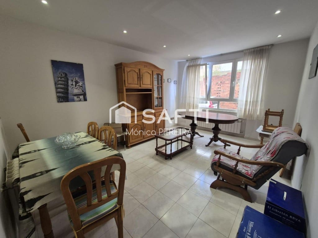 10 bedroom Villa for sale in Leon city with garage - € 427,500 (Ref: 9595883)