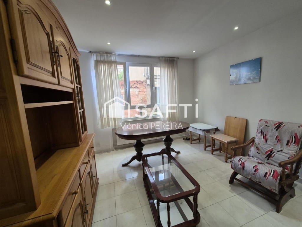 10 bedroom Villa for sale in Leon city with garage - € 427,500 (Ref: 9595883)