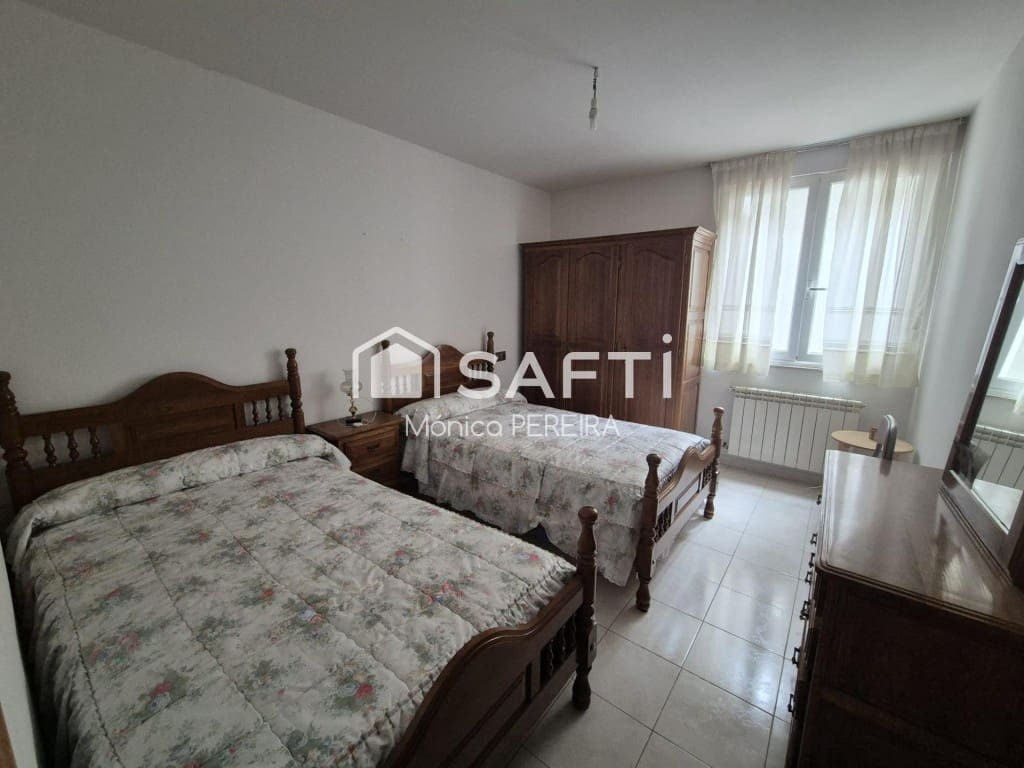 10 bedroom Villa for sale in Leon city with garage - € 427,500 (Ref: 9595883)