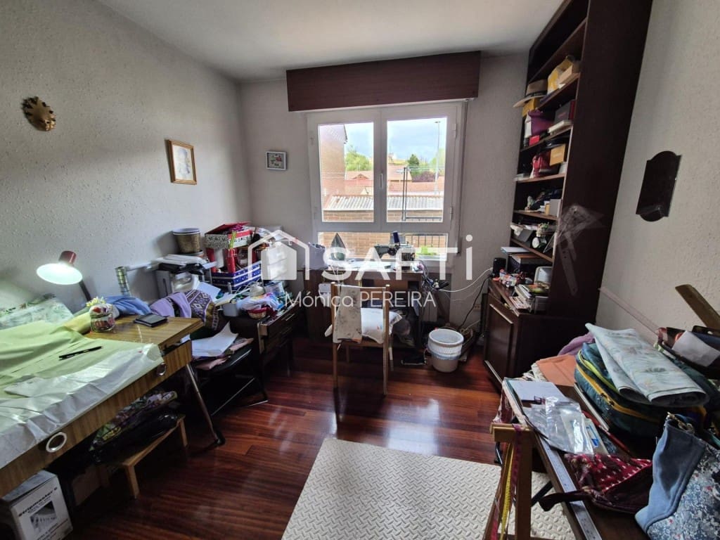 10 bedroom Villa for sale in Leon city with garage - € 427,500 (Ref: 9595883)