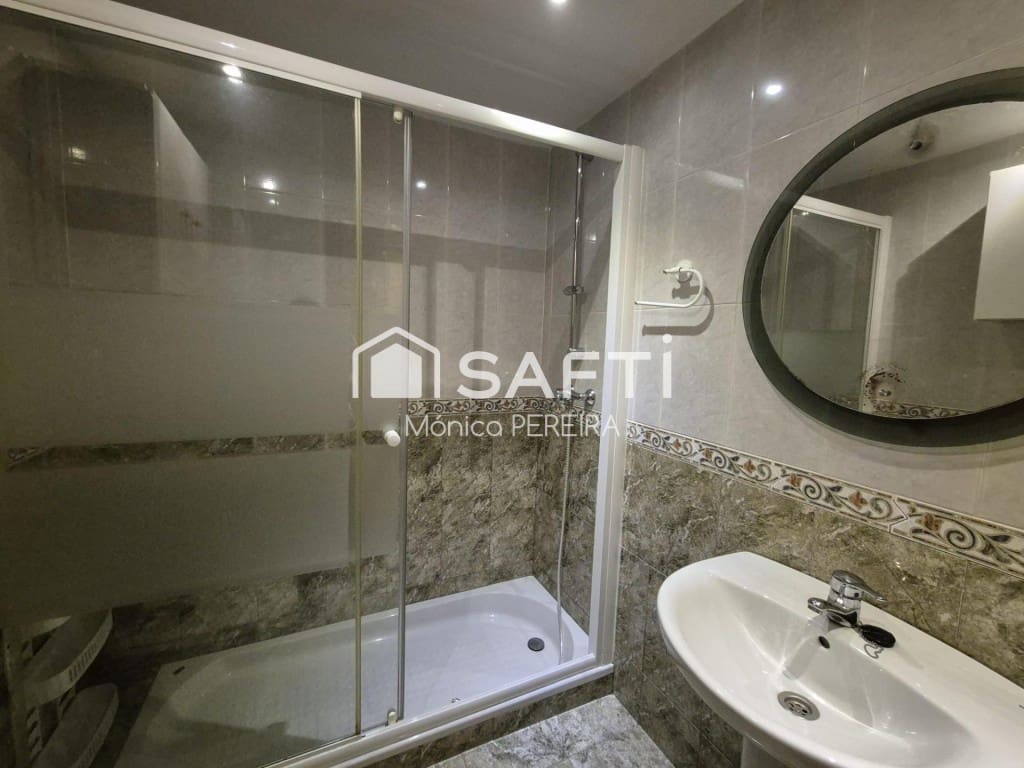 10 bedroom Villa for sale in Leon city with garage - € 427,500 (Ref: 9595883)