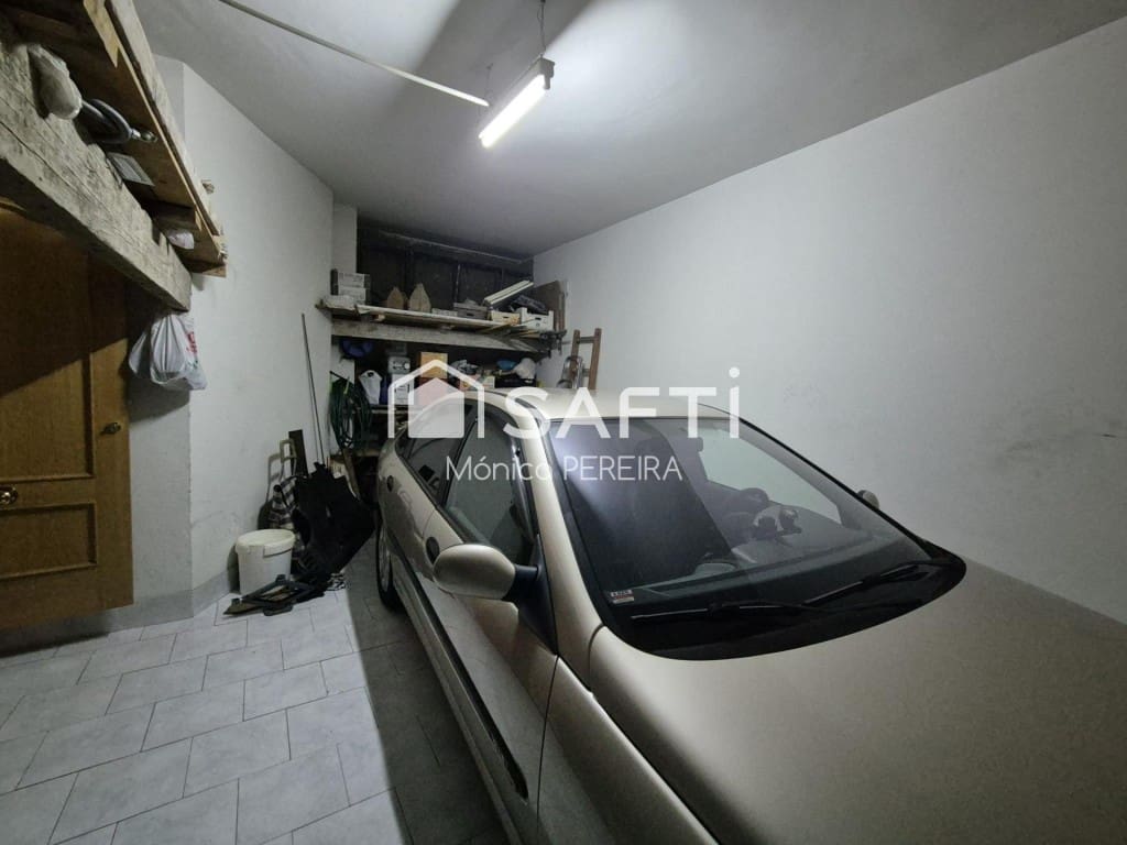 10 bedroom Villa for sale in Leon city with garage - € 427,500 (Ref: 9595883)