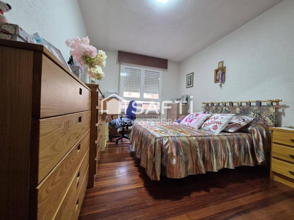 10 soverom Villa til salgs i Leon by med garasje - € 427 500 (Ref: 9595883)