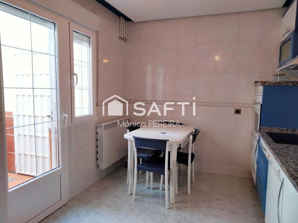 2 soverom Rekkehus til salgs i Leon by - € 185 000 (Ref: 9595884)