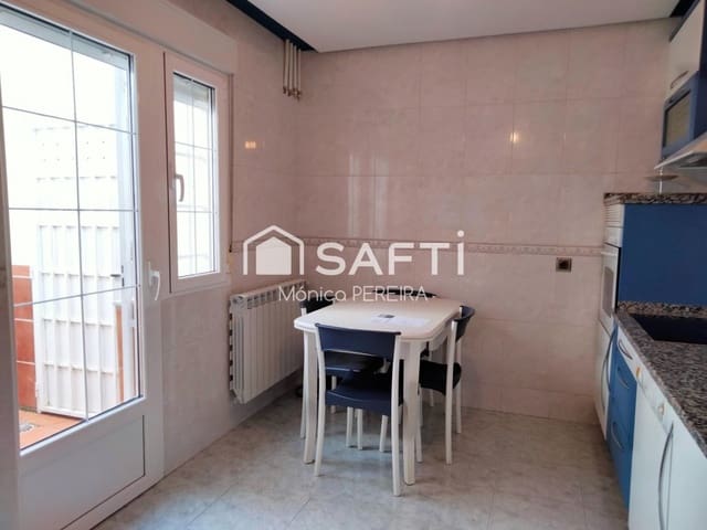 2 soverom Rekkehus til salgs i Leon by - € 185 000 (Ref: 9595884)