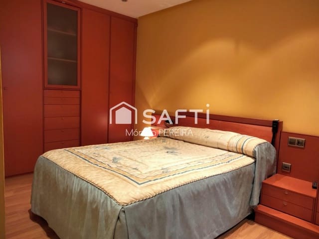 2 soverom Rekkehus til salgs i Leon by - € 185 000 (Ref: 9595884)