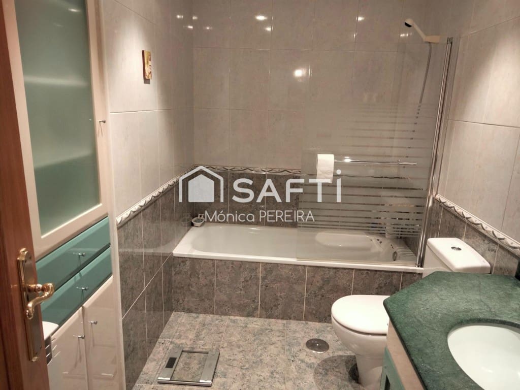 2 soverom Rekkehus til salgs i Leon by - € 185 000 (Ref: 9595884)