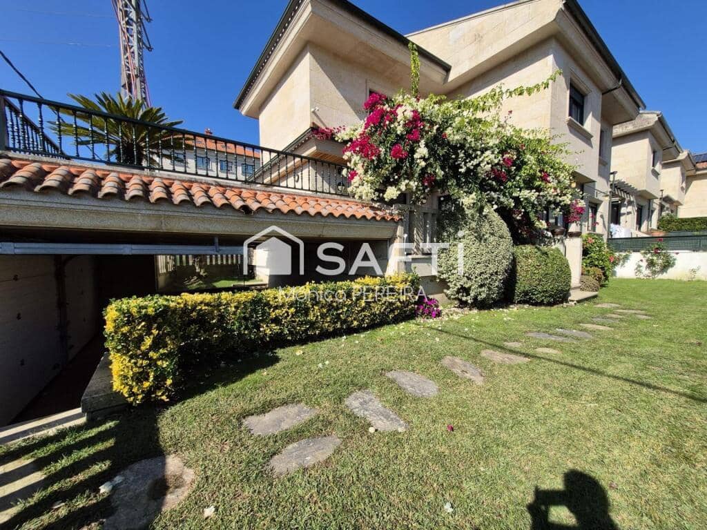 4 bedroom Villa for sale in Nigran with garage - € 780,000 (Ref: 9595885)