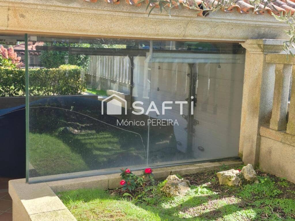 4 bedroom Villa for sale in Nigran with garage - € 780,000 (Ref: 9595885)