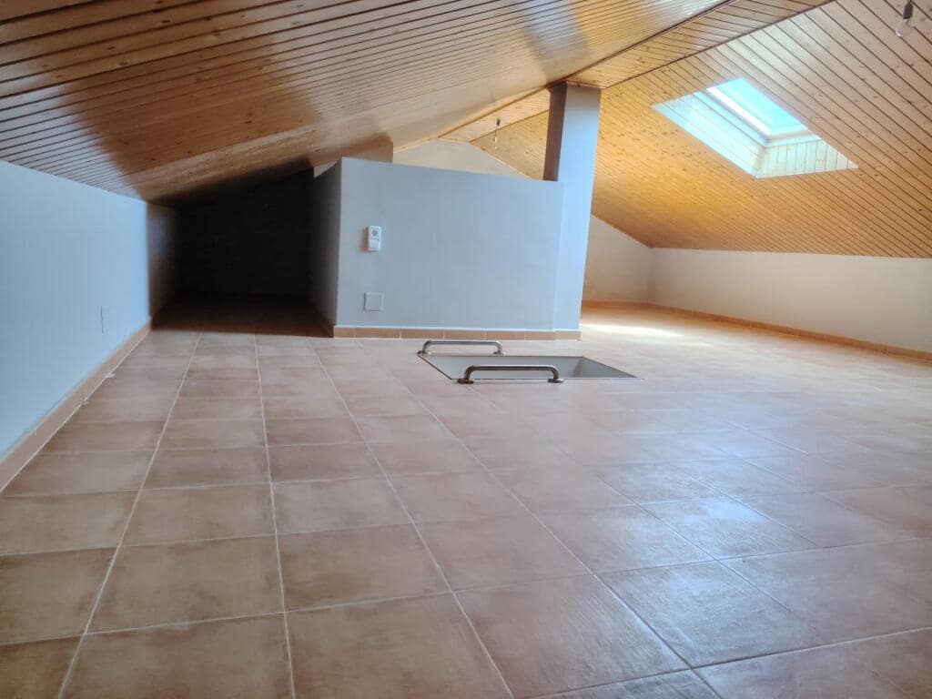 4 bedroom Villa for sale in Nigran with garage - € 730,000 (Ref: 9595885)