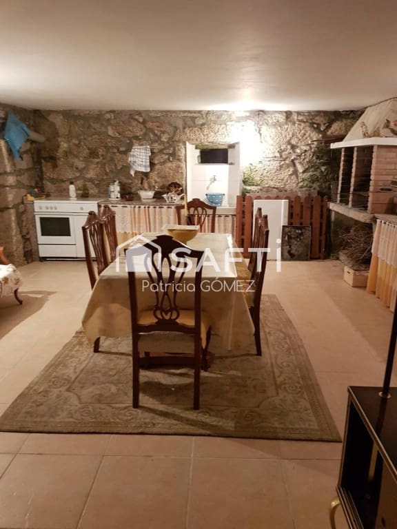 5 bedroom Villa for sale in A Lama with garage - € 235,000 (Ref: 9595887)