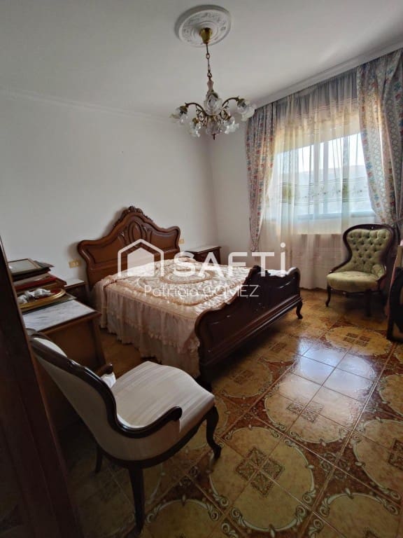 5 bedroom Villa for sale in A Lama with garage - € 235,000 (Ref: 9595887)