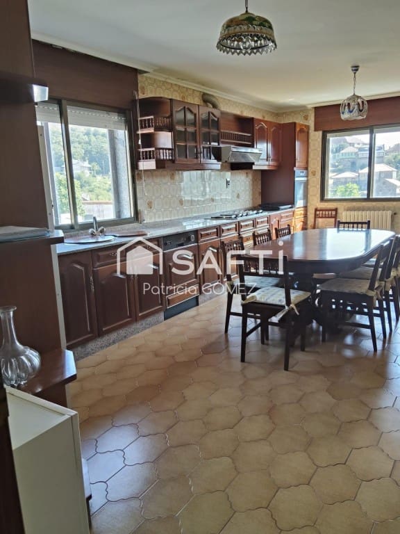 5 bedroom Villa for sale in A Lama with garage - € 235,000 (Ref: 9595887)