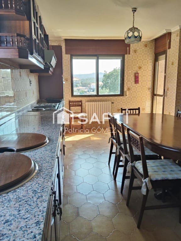 5 bedroom Villa for sale in A Lama with garage - € 235,000 (Ref: 9595887)