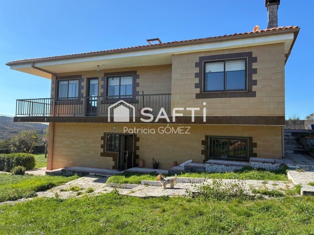 5 bedroom Villa for sale in A Lama with garage - € 235,000 (Ref: 9595887)