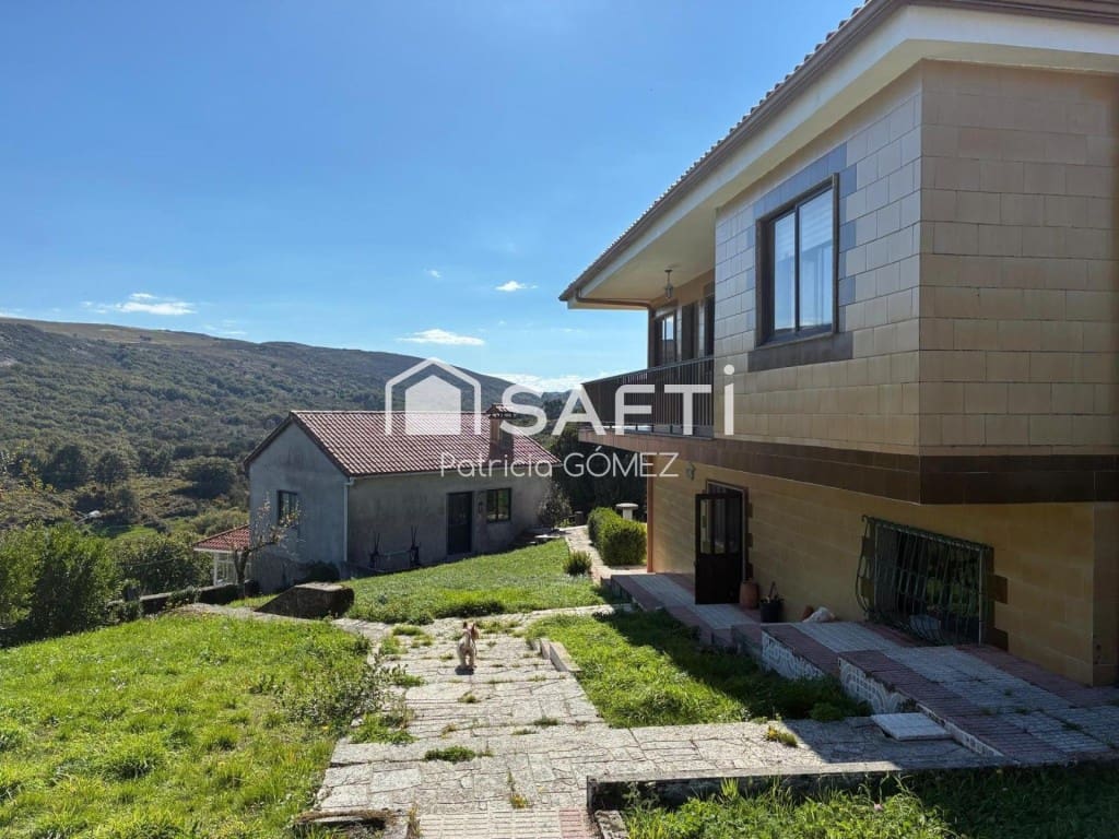 5 bedroom Villa for sale in A Lama with garage - € 235,000 (Ref: 9595887)