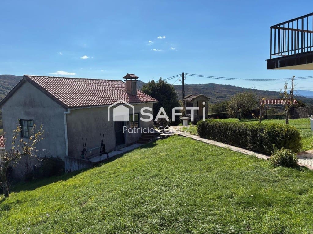 5 bedroom Villa for sale in A Lama with garage - € 235,000 (Ref: 9595887)