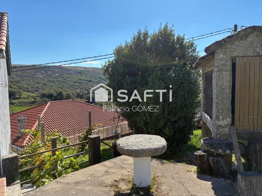 5 bedroom Villa for sale in A Lama with garage - € 235,000 (Ref: 9595887)