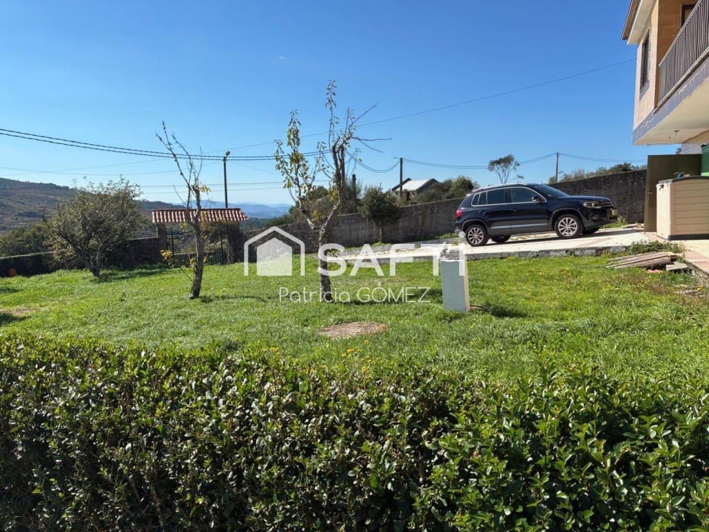 5 bedroom Villa for sale in A Lama with garage - € 235,000 (Ref: 9595887)