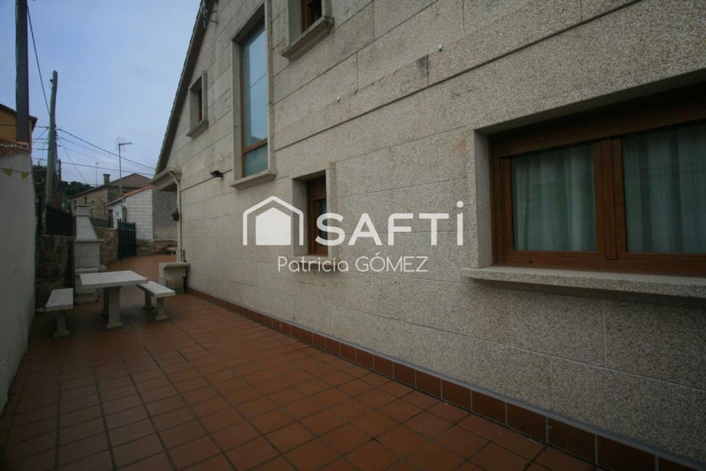 4 bedroom Terraced Villa for sale in Vilagarcia de Arousa with garage - € 395,000 (Ref: 9595898)